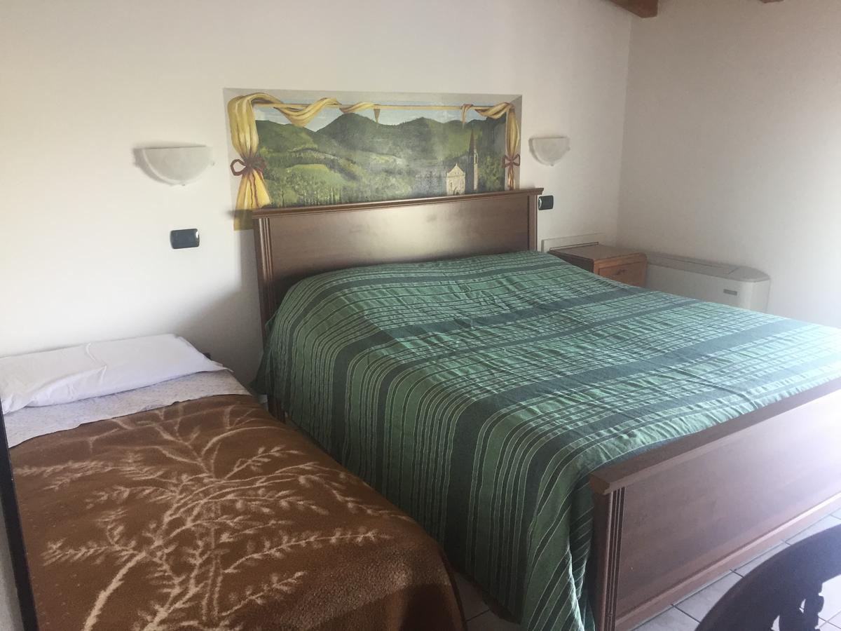 Vo Agriturismo La Rocciaヴィラ エクステリア 写真