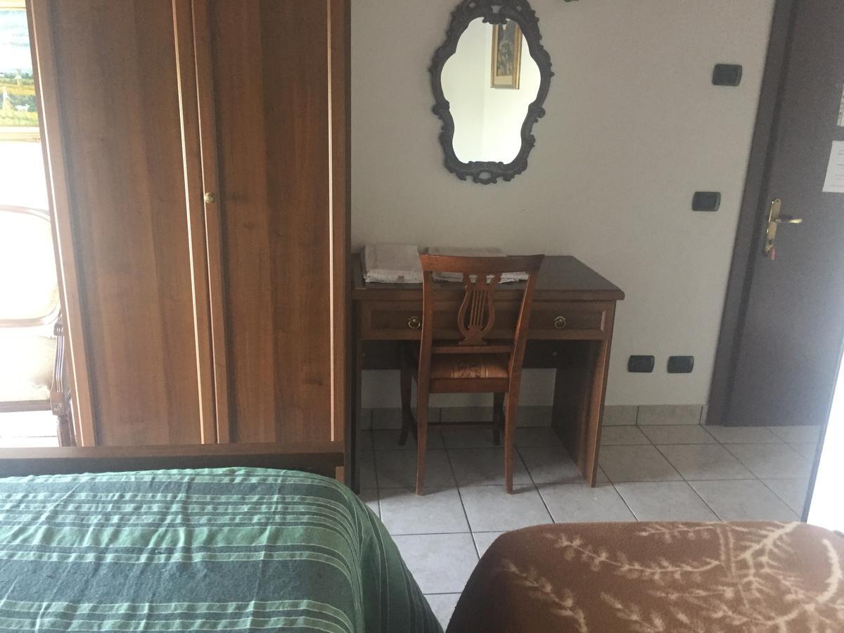 Vo Agriturismo La Rocciaヴィラ エクステリア 写真